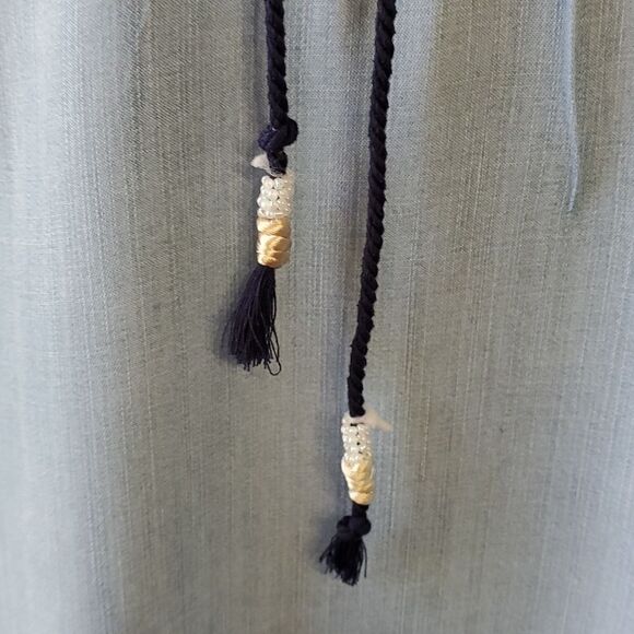 Max Jeans sleevless top. Lightweight blue, v neck with tie. Oversized small. - Picture 4 of 6